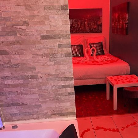 Spa Enzo Appartement Avec Jacuzzi Privatif Lyon Exterior photo